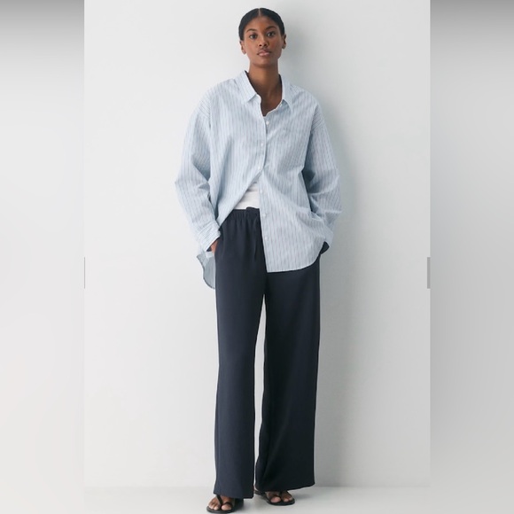 Aritzia Pants - The Lodge Pant™ - Crepette™ Navy Blue NWOT
Size Small